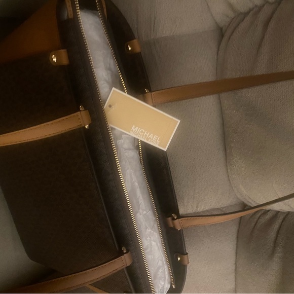 NEW AUTHENTIC Michael Kors tote - Picture 9 of 12